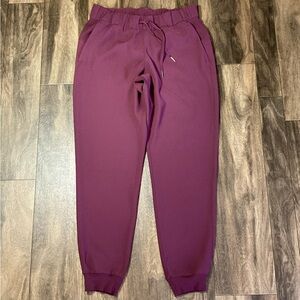 Lululemon On the Fly Jogger Woven Cassis Burgundy Size 6